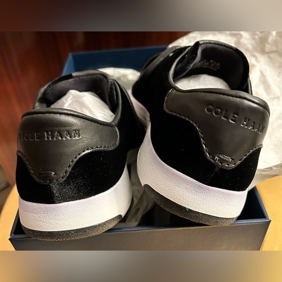 🖤🤍Black Velvet Cole Haan Ladies Tennis Shoes BNIB 🤍🖤 - Picture 10 of 12